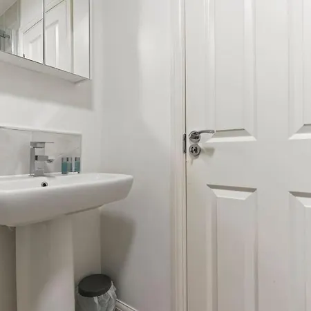 Stylish Modern - Sleeps 5 - Free Parking Holiday home Birmingham