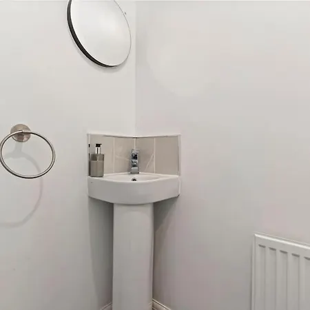 Holiday home Stylish Modern - Sleeps 5 - Free Parking