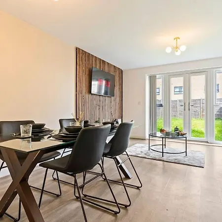 Holiday home Stylish Modern - Sleeps 5 - Free Parking Birmingham