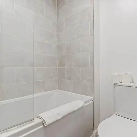 Stylish Modern - Sleeps 5 - Free Parking Holiday home Birmingham