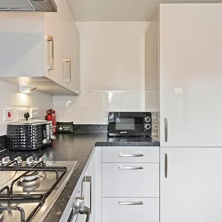 Stylish Modern - Sleeps 5 - Free Parking Holiday home Birmingham