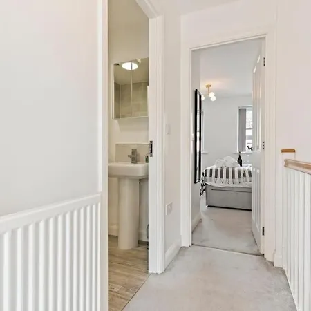 Stylish Modern - Sleeps 5 - Free Parking * Birmingham