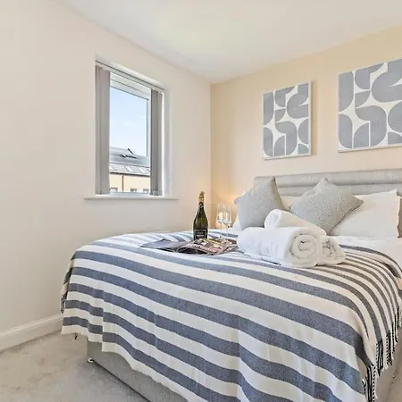 Stylish Modern - Sleeps 5 - Free Parking *